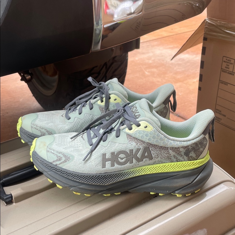 Hoka Challenger ATR 7. MENS 7, WOMENS 9